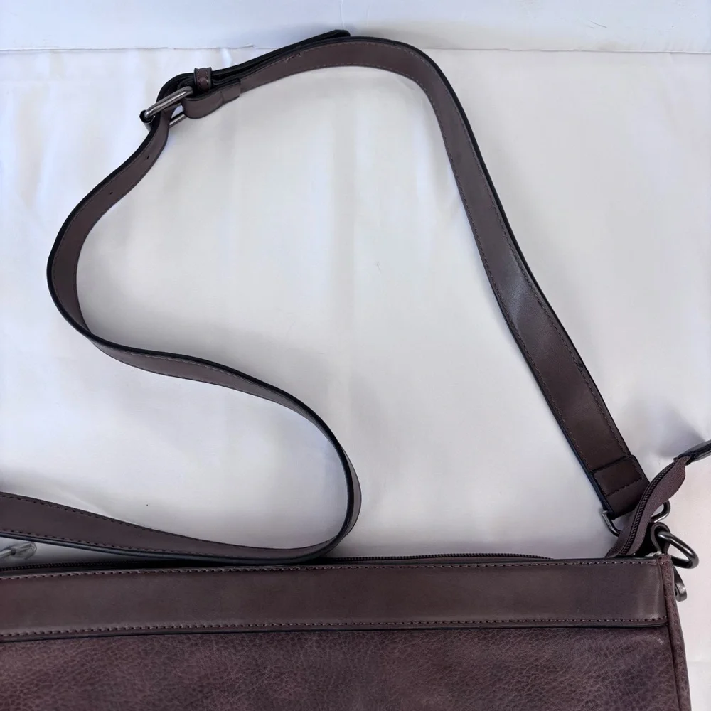Simply Noelle Brown Messenger Bag with Adjustable Strap. Like New.